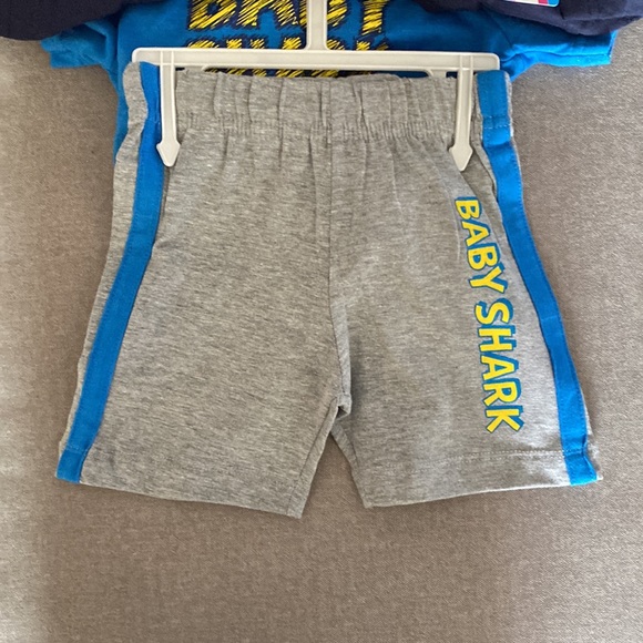 12M Baby Shark 3 piece set - Picture 2 of 5